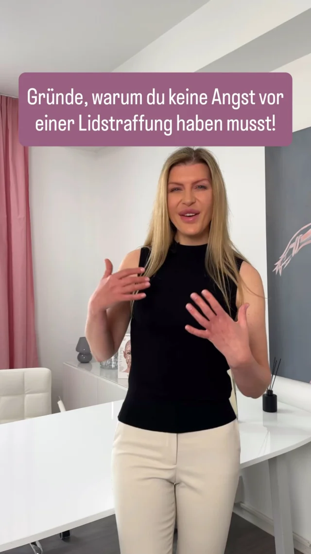 Gründe, warum du keine Angst vor einer Lidstraffung haben musst 👁️

Der Gedanke an einen operativen Eingriff löst bei vielen Menschen zunächst Unsicherheit aus – das ist ganz normal. Tatsächlich gehört die Oberlidstraffung zu den häufigsten plastisch-ästhetischen Eingriffen und wird seit vielen Jahren erfolgreich durchgeführt.

Die Behandlung dauert in der Regel nur etwa 30 Minuten und erfolgt meist unter örtlicher Betäubung oder auf Wunsch im Dämmerschlaf. Die Haut im Behandlungsbereich wird sorgfältig betäubt, sodass du während des Eingriffs in der Regel keine Schmerzen verspürst.

Ein weiterer wichtiger Punkt: Es wird nur so viel überschüssige Haut entfernt, wie tatsächlich notwendig ist. Ziel ist kein künstlich verändertes Aussehen, sondern ein frischer, wacher Blick, der zu deiner natürlichen Mimik passt.

Vor der Operation nehmen wir uns Zeit für ein ausführliches Beratungsgespräch. Dabei besprechen wir deine Wünsche, den Ablauf des Eingriffs und beantworten alle offenen Fragen. Auch nach der Behandlung begleiten wir dich im Rahmen der Nachsorge und stehen dir jederzeit als Ansprechpartner zur Seite.

Unser Ziel ist es, dass du dich nicht nur über dein Ergebnis freust, sondern dich während des gesamten Behandlungsprozesses gut aufgehoben fühlst.

📩 Du möchtest mehr über eine Lidstraffung erfahren? Melde dich gerne für weitere Informationen oder vereinbare dein persönliches Beratungsgespräch.

#SchlossparkKlinik #Oberlidstraffung