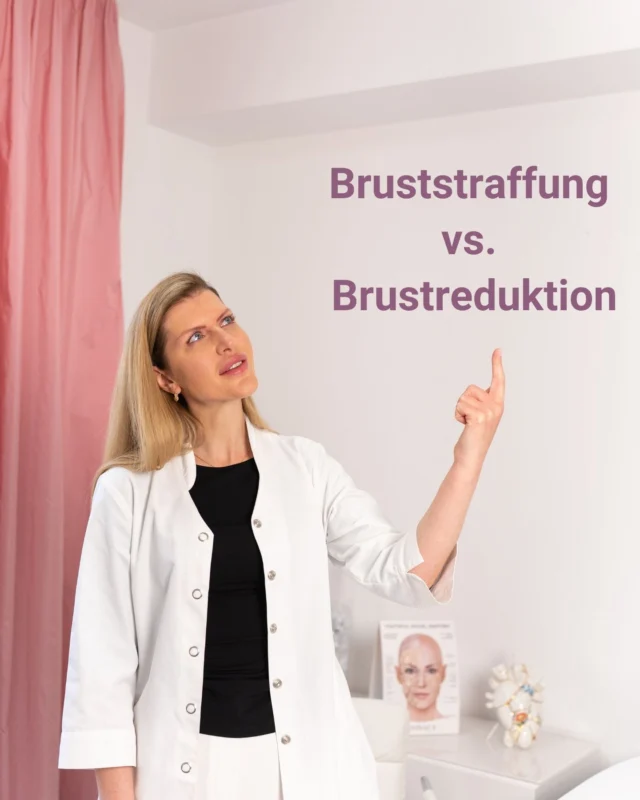Bruststraffung oder Brustreduktion – wo liegt eigentlich der Unterschied? 🤍

Viele Frauen verwenden die Begriffe Bruststraffung und Brustverkleinerung im Alltag gleichbedeutend. Medizinisch handelt es sich jedoch um zwei unterschiedliche Eingriffe mit unterschiedlichen Zielen.

Bei einer Bruststraffung (Mastopexie) wird überschüssige Haut entfernt und das vorhandene Brustgewebe neu geformt. Ziel ist es, die Brust anzuheben und ihr wieder eine harmonische, natürlich wirkende Form zu geben – zum Beispiel nach Schwangerschaft, Stillzeit, Gewichtsverlust oder altersbedingtem Elastizitätsverlust.

Eine Brustreduktion (Brustverkleinerung) geht einen Schritt weiter: Neben überschüssiger Haut wird zusätzlich ein Teil des Brustdrüsen- und Fettgewebes entfernt. Dadurch wird die Brust nicht nur gestrafft, sondern auch verkleinert. Dieser Eingriff kann besonders dann sinnvoll sein, wenn eine sehr große Brust als körperlich belastend empfunden wird und Beschwerden wie Rücken-, Nacken- oder Schulterschmerzen verursacht.

✨ Wichtiger Unterschied:

• Bruststraffung: Form und Position verbessern 

• Brustreduktion: Form verbessern und Volumen reduzieren

Nach beiden Eingriffen ist eine sorgfältige Heilungsphase entscheidend. In der Regel bleiben Patientinnen 1–2 Nächte stationär in der Schlosspark Klinik Ludwigsburg. Das Tragen eines Kompressions-BHs, regelmäßige Kontrollen und körperliche Schonung unterstützen eine optimale Heilung. Bis die Brust ihre endgültige Form erreicht, vergehen meist etwa 6–8 Wochen.

Wenn du mehr wissen möchtest, schreibe und gerne. 🤍

#SchlossparkKlinik #Brustreduktion #Bruststraffung