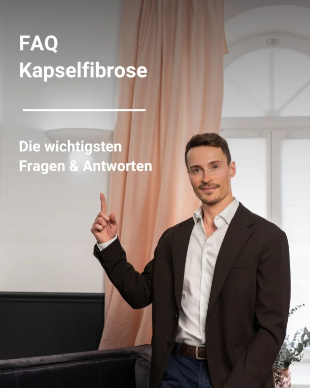 Kapselfibrose ist eines der Themen, zu denen uns besonders häufig Fragen erreichen – und das zu Recht, denn es betrifft einen körpereigenen Prozess, der nach jedem Brustimplantat auftreten kann. 

Grundsätzlich bildet der Körper nach dem Einsetzen eines Implantats eine natürliche Bindegewebskapsel um dieses herum – das ist eine ganz normale Reaktion und zunächst kein Grund zur Sorge. Problematisch wird es erst, wenn sich diese Kapsel übermäßig verhärtet oder zusammenzieht. Genau das bezeichnet man als Kapselfibrose.

Die genauen Ursachen sind bis heute nicht abschließend geklärt. Diskutiert werden unter anderem eine überschießende Immunreaktion, kleinere Blutungen oder Infektionen im Rahmen der Operation, die Lage des Implantats sowie individuelle, genetisch bedingte Veranlagungen. Häufig lässt sich kein einzelner, eindeutiger Auslöser benennen.

Bemerkbar macht sich eine Kapselfibrose meist durch ein zunehmendes Spannungsgefühl, eine tastbare Verhärtung im Bereich des Implantats sowie mitunter eine sichtbare Veränderung von Form oder Position der Brust. In der Medizin wird der Schweregrad anhand der sogenannten Baker-Klassifikation in vier Stufen eingeteilt – von kaum spürbar bis deutlich sichtbar und schmerzhaft.

Die gute Nachricht: Eine Kapselfibrose ist behandelbar. Je nach Schweregrad reicht das Spektrum von einer engmaschigen Beobachtung bis hin zu einer operativen Kapselentfernung, bei der die verhärtete Kapsel entfernt und gegebenenfalls das Implantat ausgetauscht wird. Welcher Weg für dich der richtige ist, lässt sich ausschließlich im Rahmen einer persönlichen Untersuchung feststellen.

Solltest du unsicher sein oder erste Veränderungen bei dir bemerken, zögere nicht, das ärztlich abklären zu lassen. Eine frühzeitige Diagnose macht die Behandlung in der Regel einfacher.

📩 Fragen dazu? Schreib uns gerne eine Nachricht: info@schlosspark-klinik.com