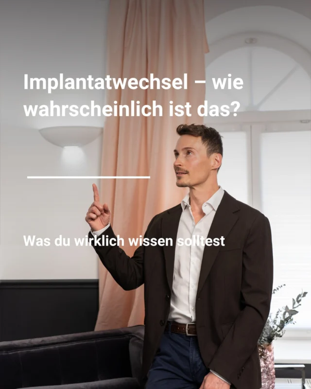 Implantatwechsel nach 10 Jahren – muss das wirklich sein? 🤔

Eine häufige Frage bei Brustimplantaten lautet: „Muss ich meine Implantate nach 10 Jahren austauschen?“

Die kurze Antwort: Nein, nicht grundsätzlich.
Brustimplantate haben keine feste „Ablaufzeit“, nach der sie automatisch entfernt oder ersetzt werden müssen.

Trotzdem gilt: Je länger ein Implantat im Körper ist, desto größer wird im Laufe der Zeit die Wahrscheinlichkeit, dass irgendwann eine Veränderung oder Komplikation auftritt, die einen weiteren Eingriff notwendig machen kann.

Mögliche Gründe für einen Implantatwechsel sind zum Beispiel:

• eine Kapselfibrose – dabei verhärtet sich die Gewebekapsel um das Implantat
• eine Implantatruptur, also eine Beschädigung des Implantats
• Schmerzen oder andere Beschwerden
• eine Veränderung der Form oder Position der Brust
• Veränderungen des eigenen Brustgewebes, zum Beispiel durch Schwangerschaft, Gewichtsveränderungen oder den natürlichen Alterungsprozess
• der Wunsch nach einer anderen Implantatgröße oder -form

Wichtig ist deshalb nicht nur die Frage, wie alt das Implantat ist, sondern vor allem, wie es dir geht und wie sich Brust und Implantat im Laufe der Zeit verändert haben.

Regelmäßige ärztliche Kontrollen können dabei helfen, Veränderungen frühzeitig zu erkennen. Bei Beschwerden oder auffälligen Veränderungen sollte eine Untersuchung erfolgen.

Und wie wahrscheinlich ist ein Implantatwechsel tatsächlich?
Das lässt sich nicht pauschal mit einer einzigen Prozentzahl beantworten. Die Wahrscheinlichkeit hängt unter anderem vom Implantat, der individuellen Anatomie, dem Alter des Implantats und möglichen Komplikationen ab.

👉 Du hast Brustimplantate und möchtest wissen, ob bei dir eine Kontrolle oder ein Implantatwechsel sinnvoll sein könnte?

In der Schlosspark Klinik schauen wir uns deine individuelle Situation an, melde dich gerne direkt bei uns: info@schlosspark-klinik.com

#schlossparkklinik